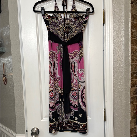 Elegant Pink and Black Paisley Dress - Picture 2 of 4